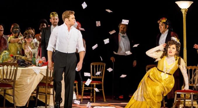 La Traviata production photo