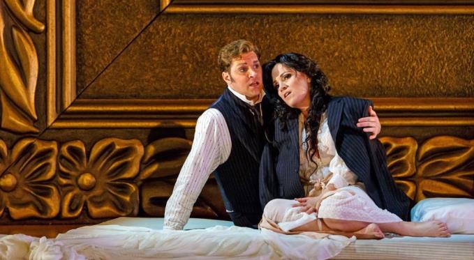 La Traviata production photo