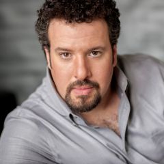 Headshot of Oren Gradus
