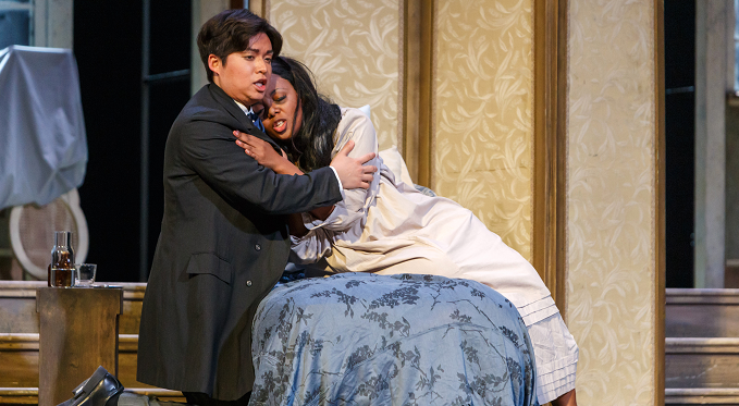La Traviata production photo
