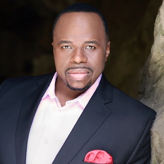 Headshot of baritone Lester Lynch